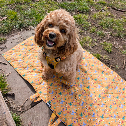 Summer Buzzin' Dog Settle Mat – Lightweight, Waterproof & Travel-Friendly