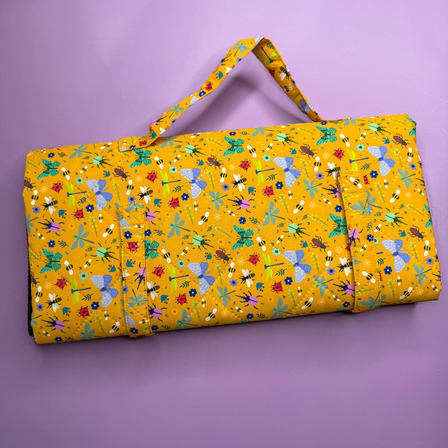 Summer Buzzin' Dog Settle Mat – Lightweight, Waterproof & Travel-Friendly