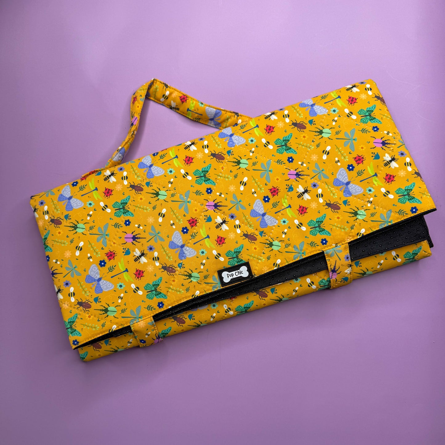 Summer Buzzin' Dog Settle Mat – Lightweight, Waterproof & Travel-Friendly