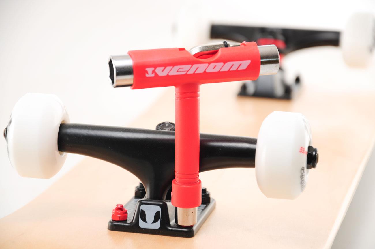 Venom Skateboards T Tool - Red